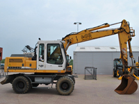 Excavator pe pneuri